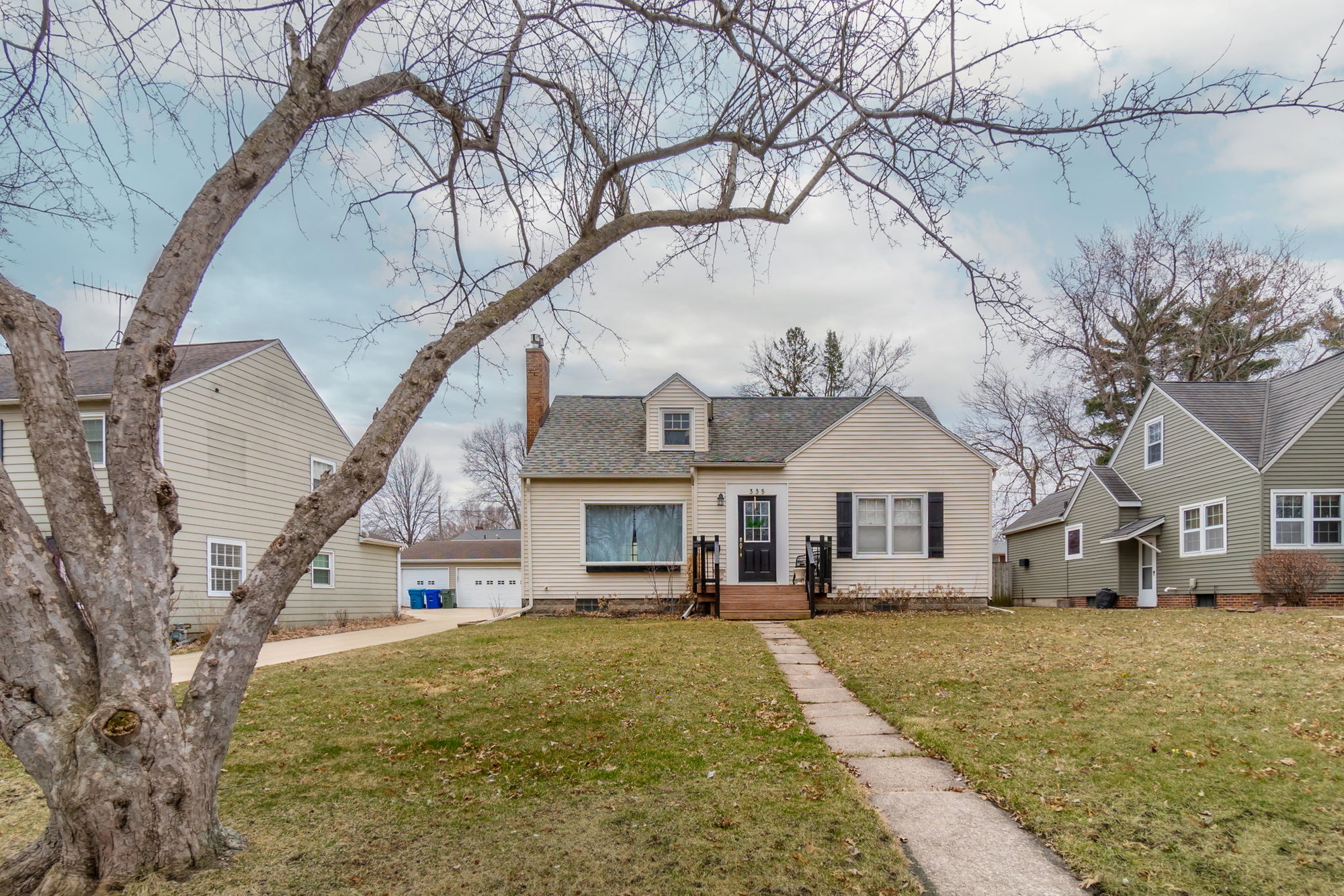 Check Out this Darling Derbyshire Home in Waterloo Iowa